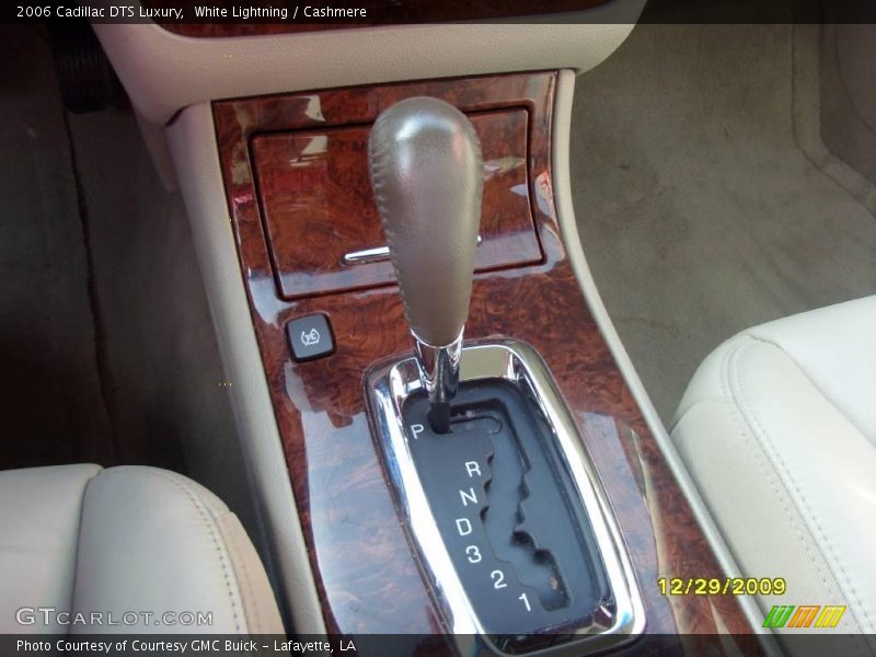 White Lightning / Cashmere 2006 Cadillac DTS Luxury