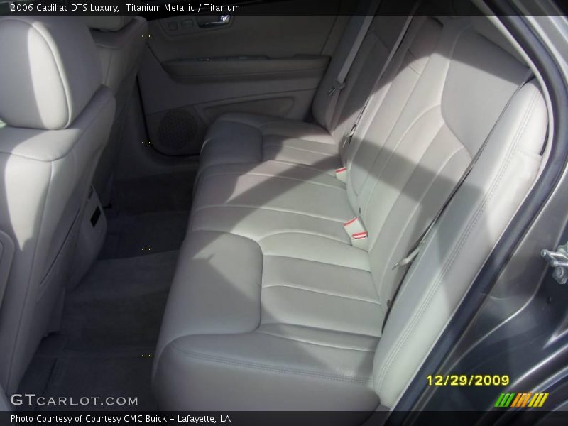 Titanium Metallic / Titanium 2006 Cadillac DTS Luxury