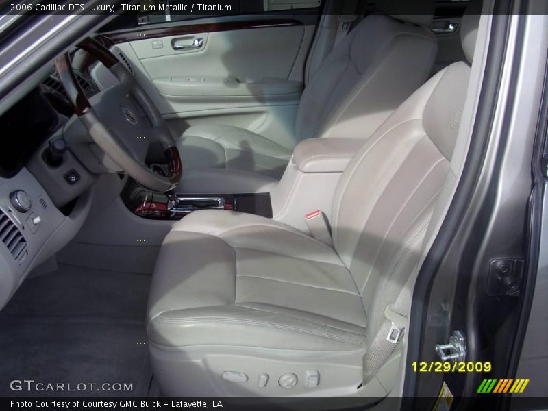 Titanium Metallic / Titanium 2006 Cadillac DTS Luxury