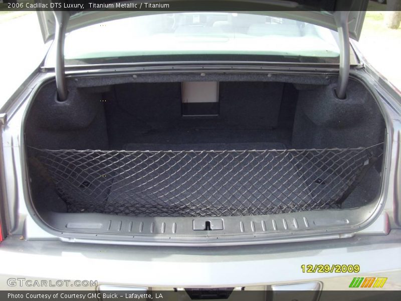 Titanium Metallic / Titanium 2006 Cadillac DTS Luxury