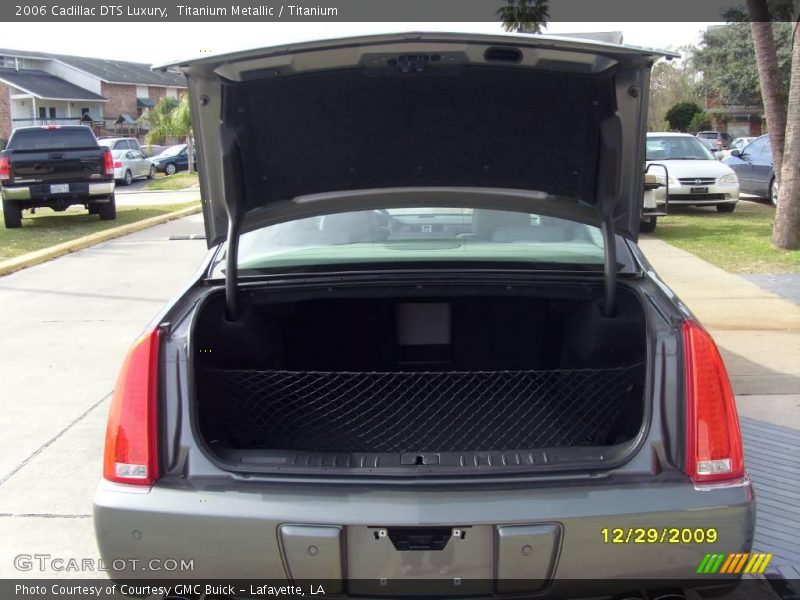 Titanium Metallic / Titanium 2006 Cadillac DTS Luxury