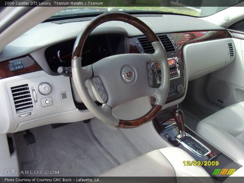 Titanium Metallic / Titanium 2006 Cadillac DTS Luxury