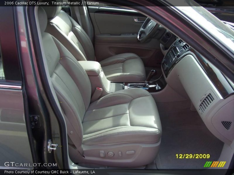 Titanium Metallic / Titanium 2006 Cadillac DTS Luxury
