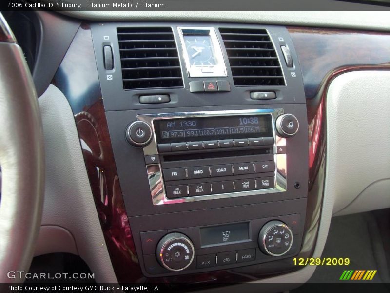 Titanium Metallic / Titanium 2006 Cadillac DTS Luxury