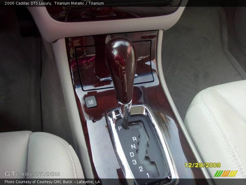 Titanium Metallic / Titanium 2006 Cadillac DTS Luxury