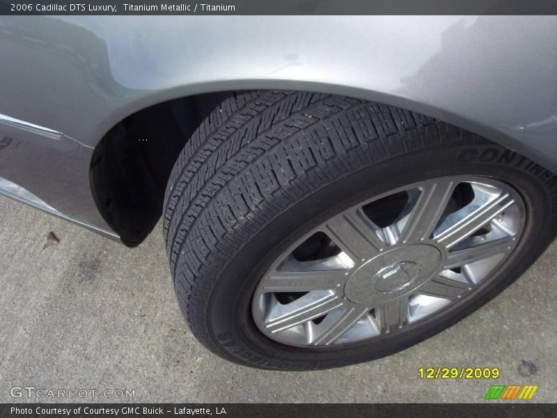 Titanium Metallic / Titanium 2006 Cadillac DTS Luxury