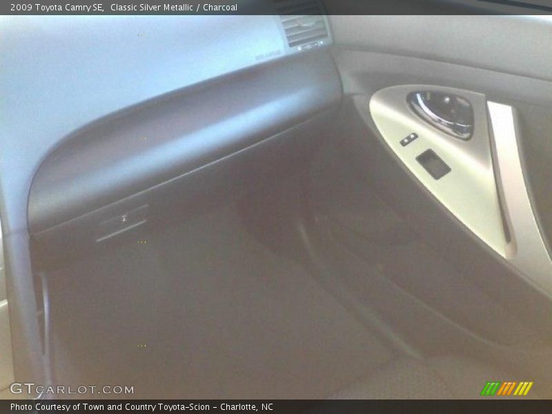 Classic Silver Metallic / Charcoal 2009 Toyota Camry SE