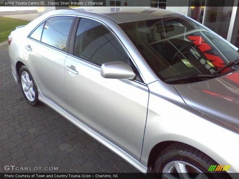 Classic Silver Metallic / Charcoal 2009 Toyota Camry SE