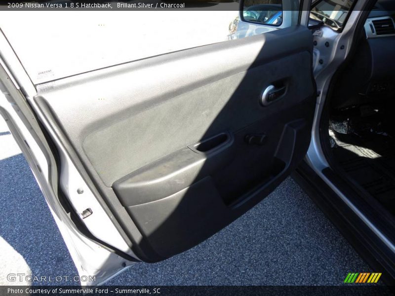 Brillant Silver / Charcoal 2009 Nissan Versa 1.8 S Hatchback