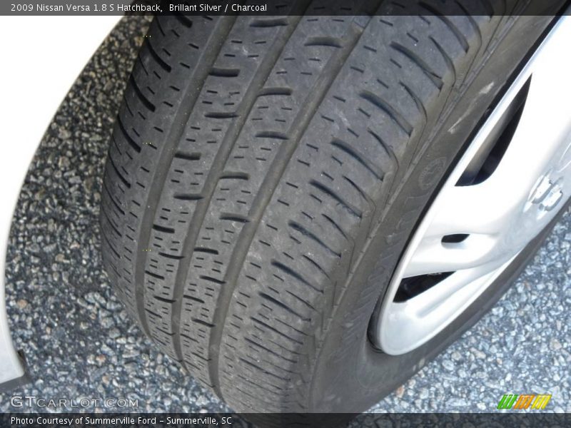 Brillant Silver / Charcoal 2009 Nissan Versa 1.8 S Hatchback