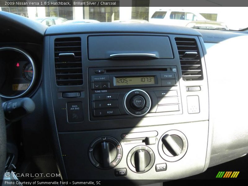 Brillant Silver / Charcoal 2009 Nissan Versa 1.8 S Hatchback