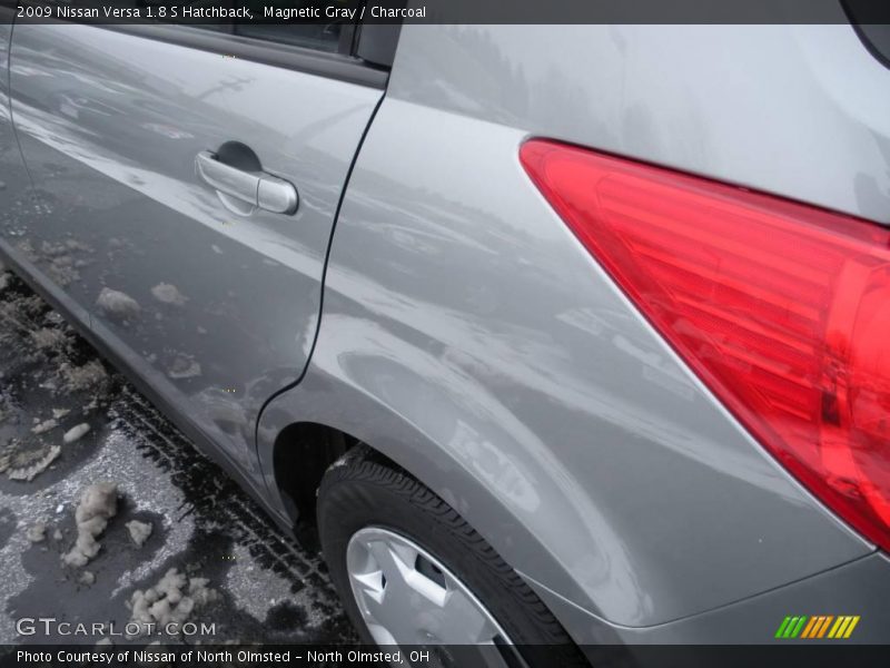 Magnetic Gray / Charcoal 2009 Nissan Versa 1.8 S Hatchback