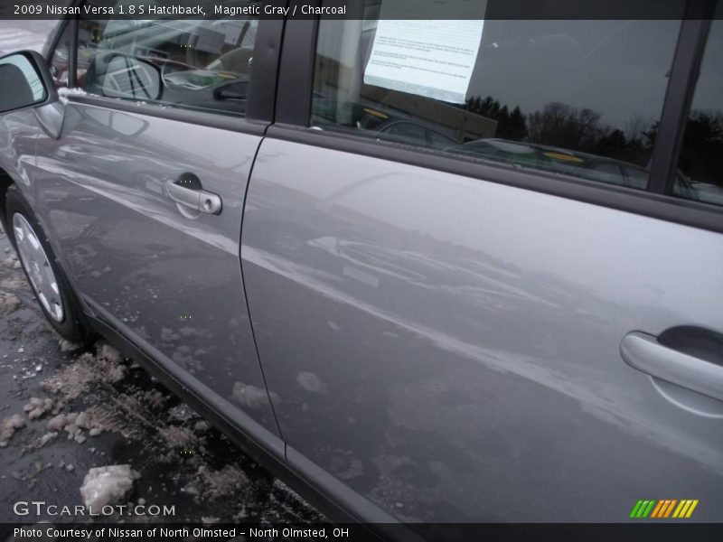 Magnetic Gray / Charcoal 2009 Nissan Versa 1.8 S Hatchback