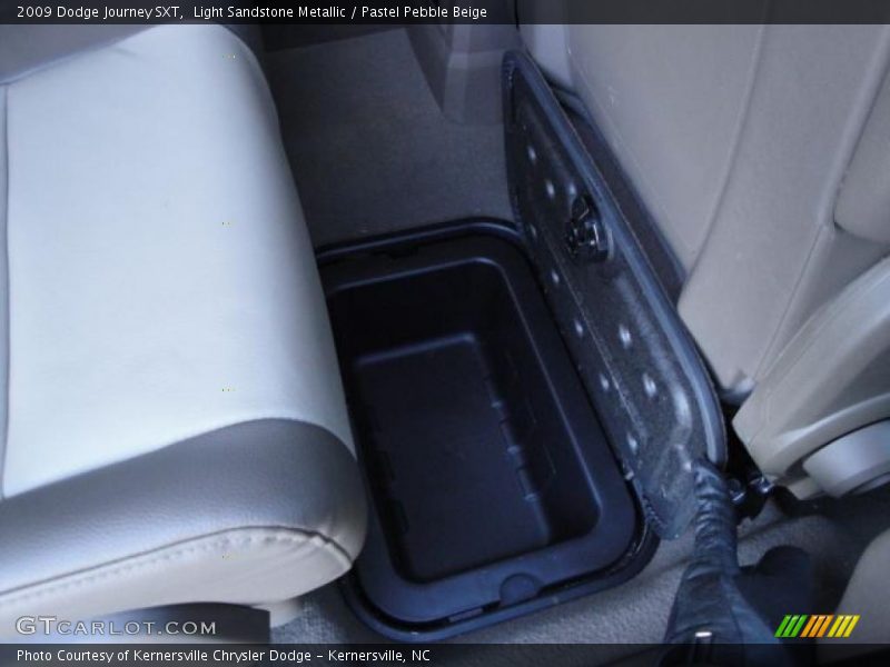 Light Sandstone Metallic / Pastel Pebble Beige 2009 Dodge Journey SXT