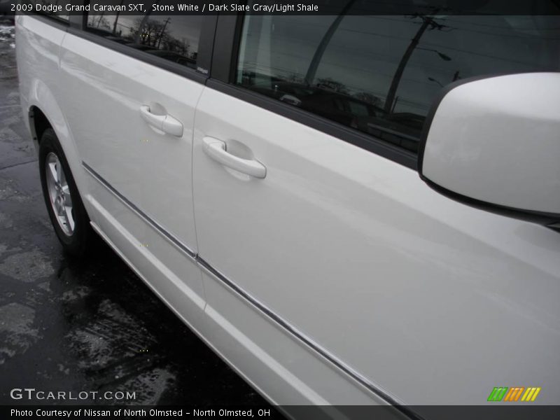Stone White / Dark Slate Gray/Light Shale 2009 Dodge Grand Caravan SXT