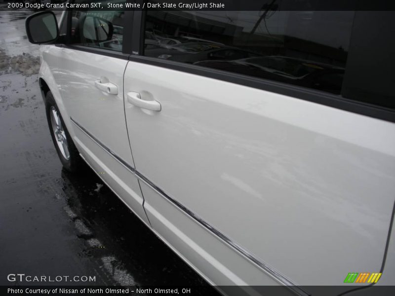 Stone White / Dark Slate Gray/Light Shale 2009 Dodge Grand Caravan SXT