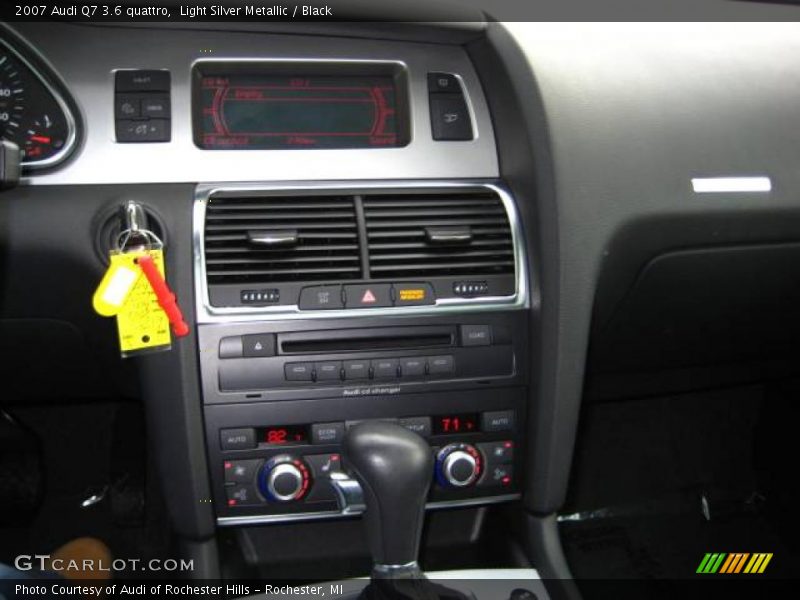 Light Silver Metallic / Black 2007 Audi Q7 3.6 quattro