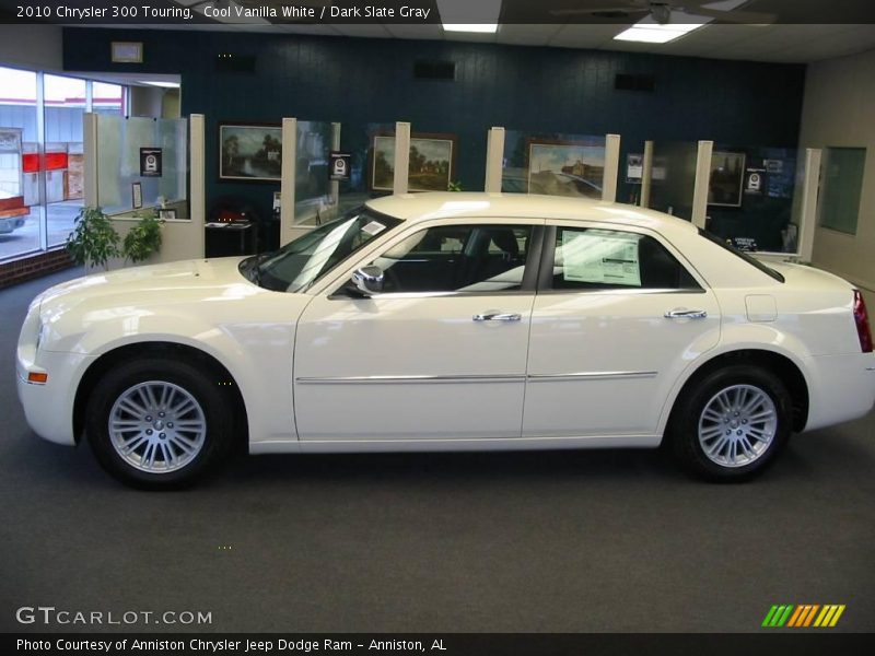 Cool Vanilla White / Dark Slate Gray 2010 Chrysler 300 Touring