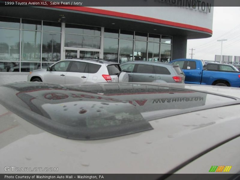 Sable Pearl / Ivory 1999 Toyota Avalon XLS