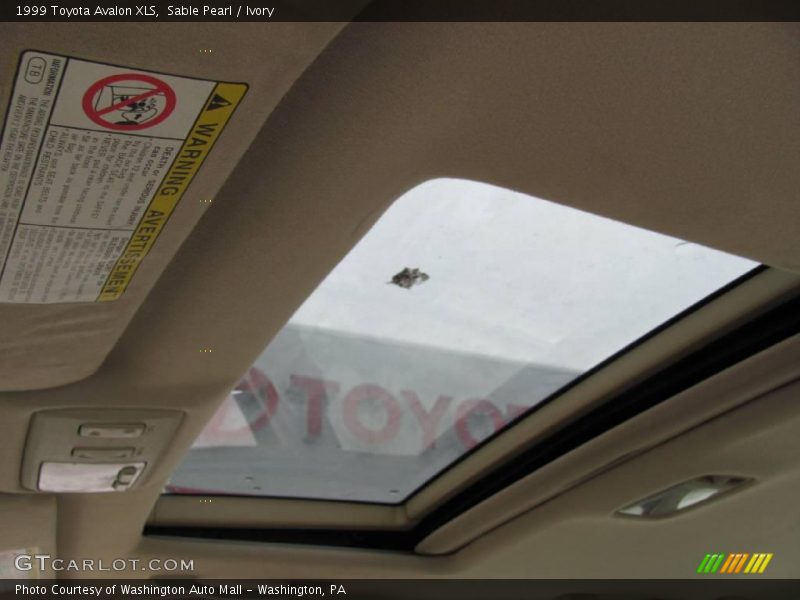 Sable Pearl / Ivory 1999 Toyota Avalon XLS
