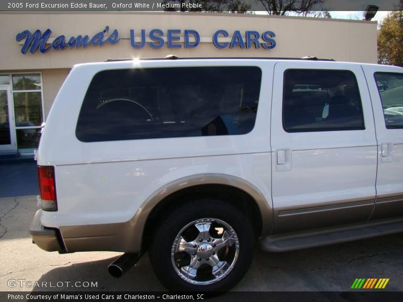Oxford White / Medium Pebble 2005 Ford Excursion Eddie Bauer