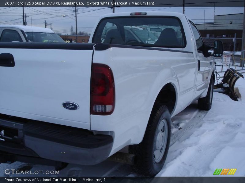 Oxford White Clearcoat / Medium Flint 2007 Ford F250 Super Duty XL Regular Cab