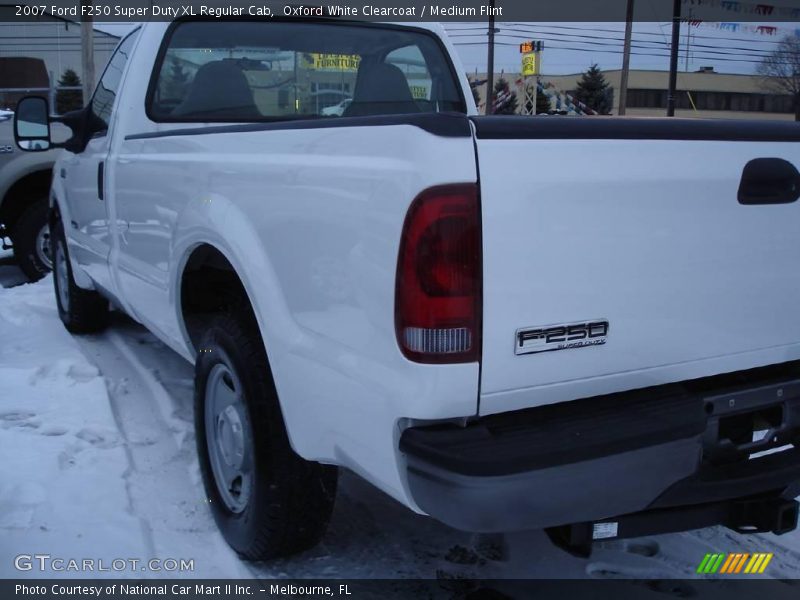 Oxford White Clearcoat / Medium Flint 2007 Ford F250 Super Duty XL Regular Cab