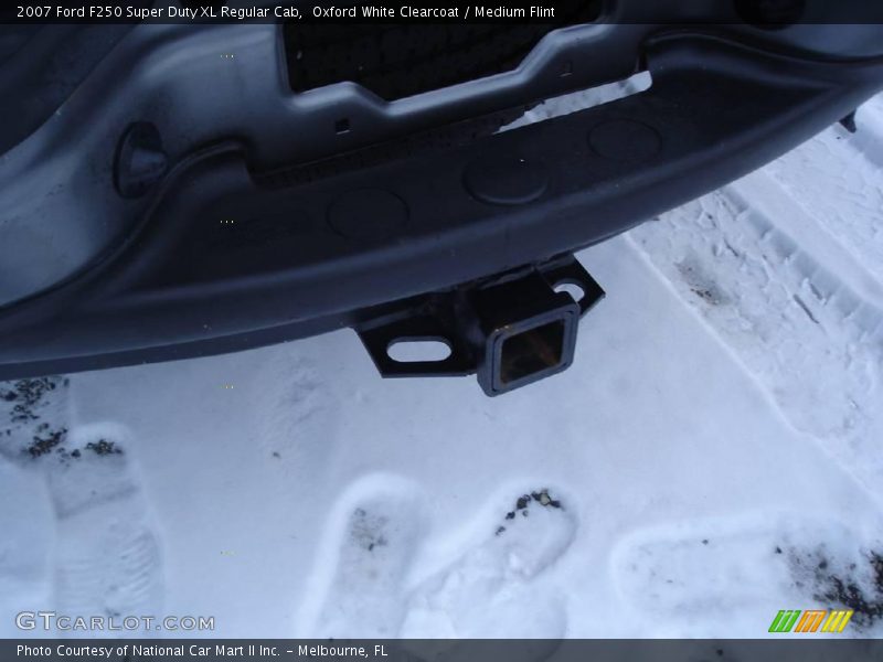 Oxford White Clearcoat / Medium Flint 2007 Ford F250 Super Duty XL Regular Cab