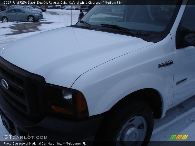 Oxford White Clearcoat / Medium Flint 2007 Ford F250 Super Duty XL Regular Cab