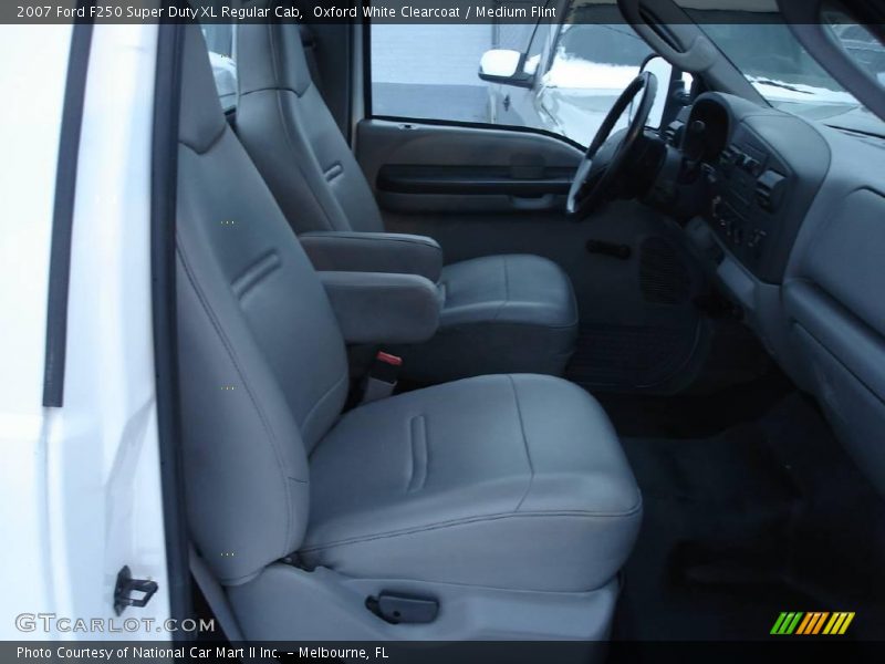 Oxford White Clearcoat / Medium Flint 2007 Ford F250 Super Duty XL Regular Cab