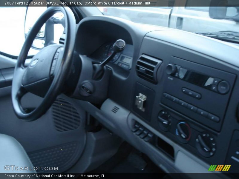 Oxford White Clearcoat / Medium Flint 2007 Ford F250 Super Duty XL Regular Cab