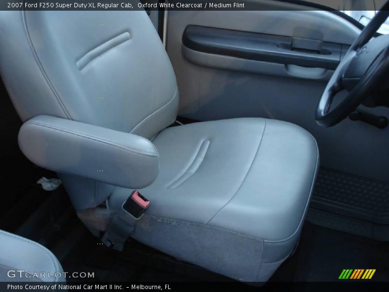 Oxford White Clearcoat / Medium Flint 2007 Ford F250 Super Duty XL Regular Cab