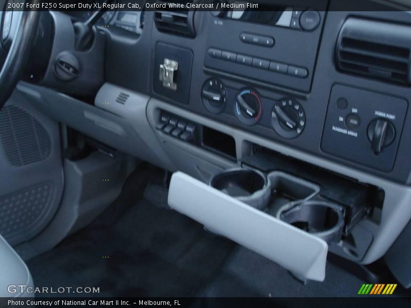 Oxford White Clearcoat / Medium Flint 2007 Ford F250 Super Duty XL Regular Cab