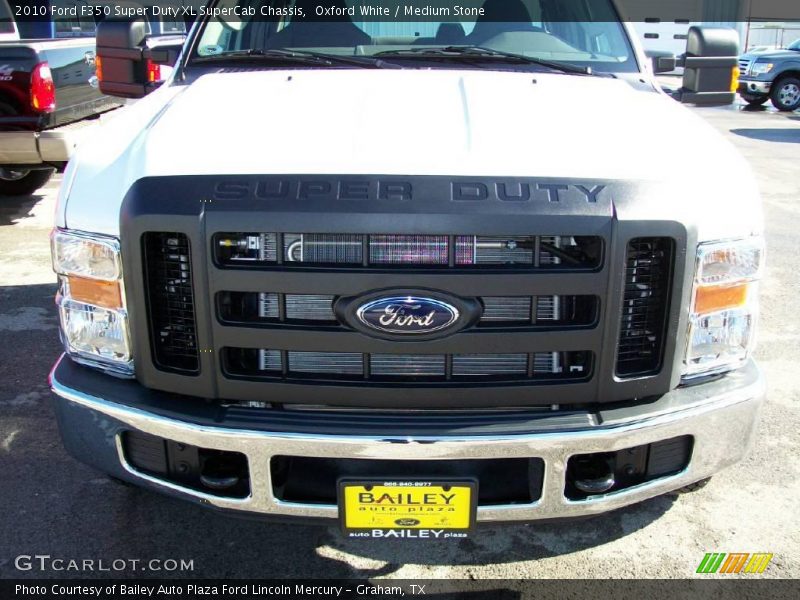 Oxford White / Medium Stone 2010 Ford F350 Super Duty XL SuperCab Chassis