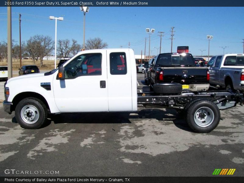 Oxford White / Medium Stone 2010 Ford F350 Super Duty XL SuperCab Chassis