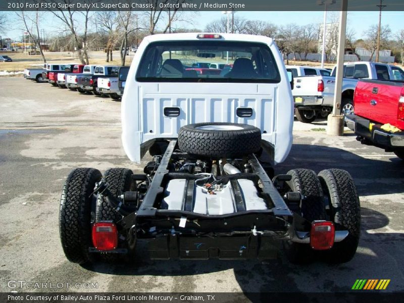 Oxford White / Medium Stone 2010 Ford F350 Super Duty XL SuperCab Chassis