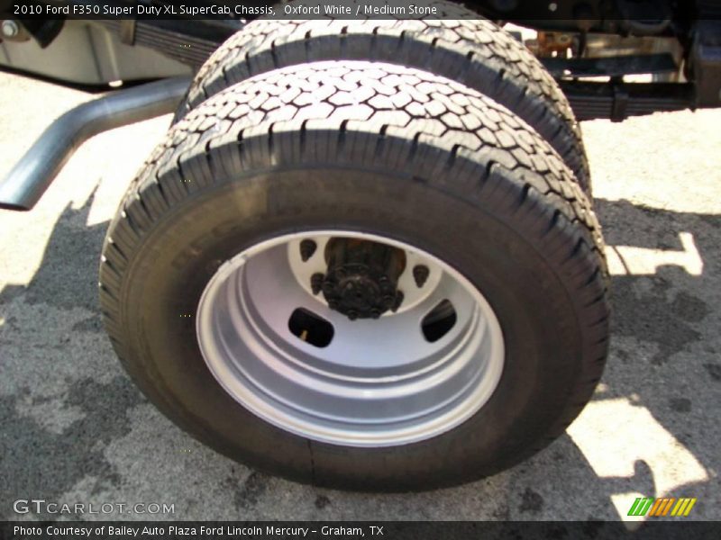 Oxford White / Medium Stone 2010 Ford F350 Super Duty XL SuperCab Chassis