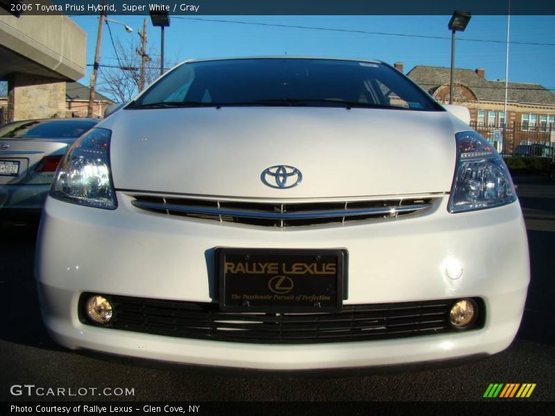 Super White / Gray 2006 Toyota Prius Hybrid