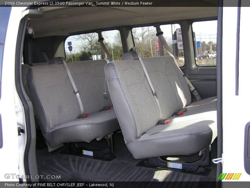 Summit White / Medium Pewter 2009 Chevrolet Express LS 3500 Passenger Van