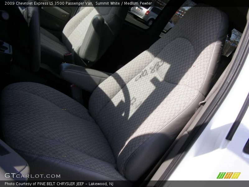 Summit White / Medium Pewter 2009 Chevrolet Express LS 3500 Passenger Van