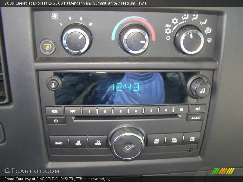 Summit White / Medium Pewter 2009 Chevrolet Express LS 3500 Passenger Van