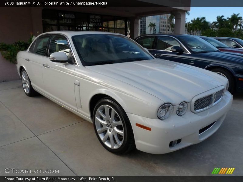 Porcelain White / Champagne/Mocha 2009 Jaguar XJ XJ8