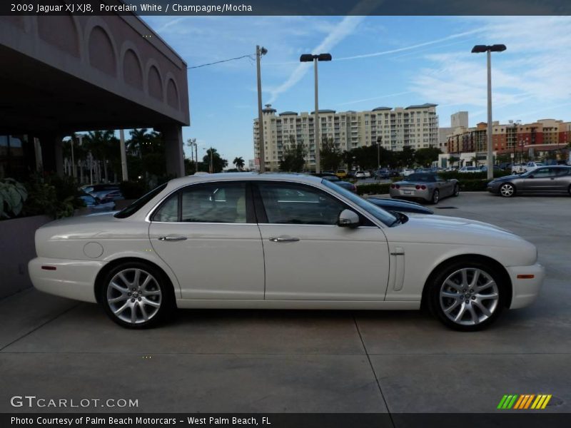 Porcelain White / Champagne/Mocha 2009 Jaguar XJ XJ8