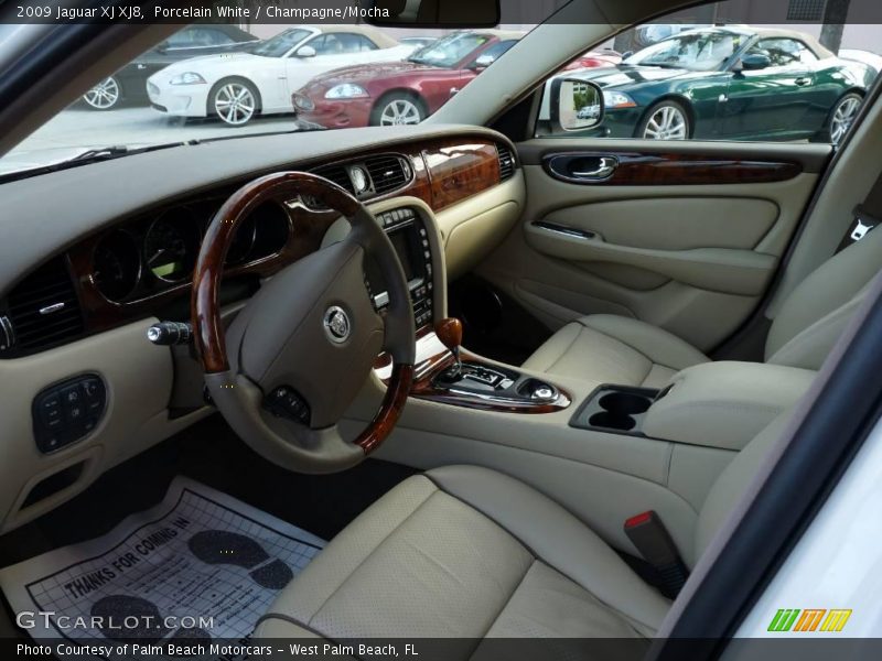 Porcelain White / Champagne/Mocha 2009 Jaguar XJ XJ8