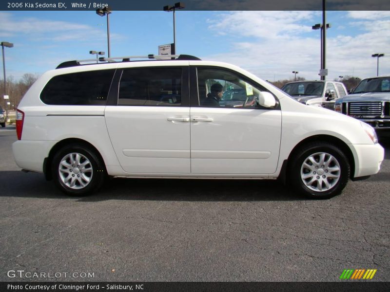 White / Beige 2006 Kia Sedona EX