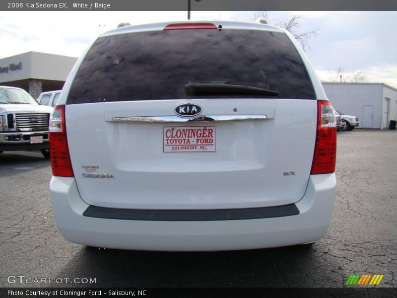 White / Beige 2006 Kia Sedona EX