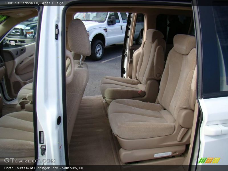 White / Beige 2006 Kia Sedona EX