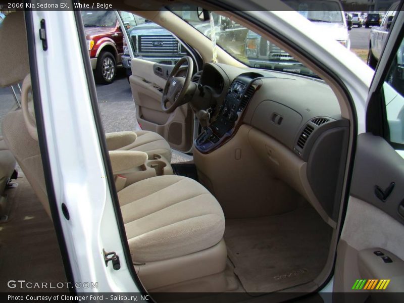White / Beige 2006 Kia Sedona EX