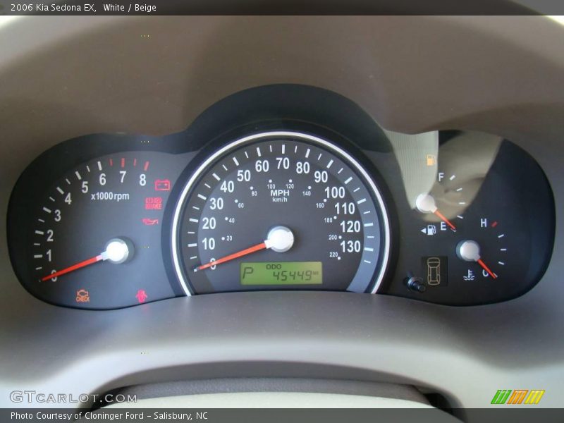 White / Beige 2006 Kia Sedona EX
