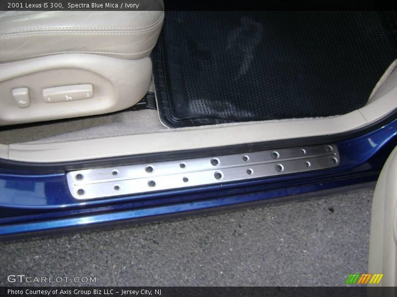 Spectra Blue Mica / Ivory 2001 Lexus IS 300